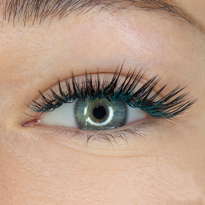 TOP 3 TIPS FOR WORKING WITH COLOURED EYELASH EXTENSIONS